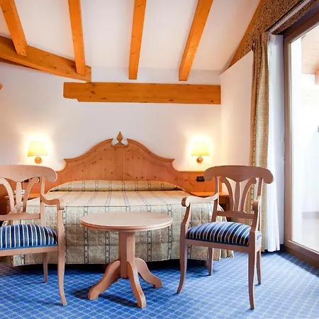 Hotel Jolanda San Martino Di Castrozza Habitación foto