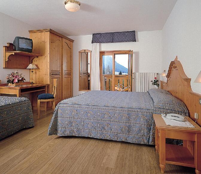 Hotel Jolanda 3*